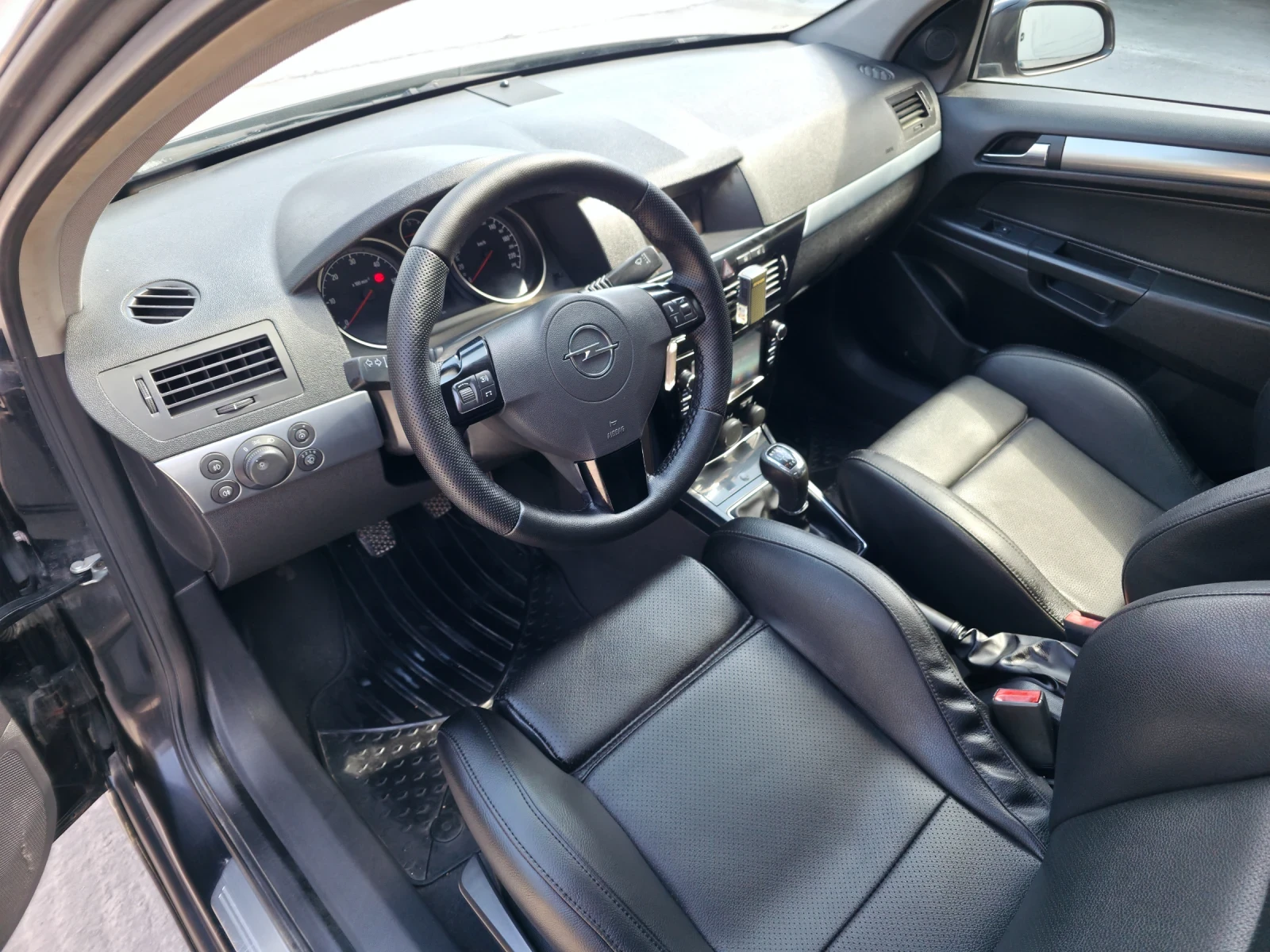 Opel Astra OPC Line 1.9 CDTI, снимка 7 - Автомобили и джипове - 55972337