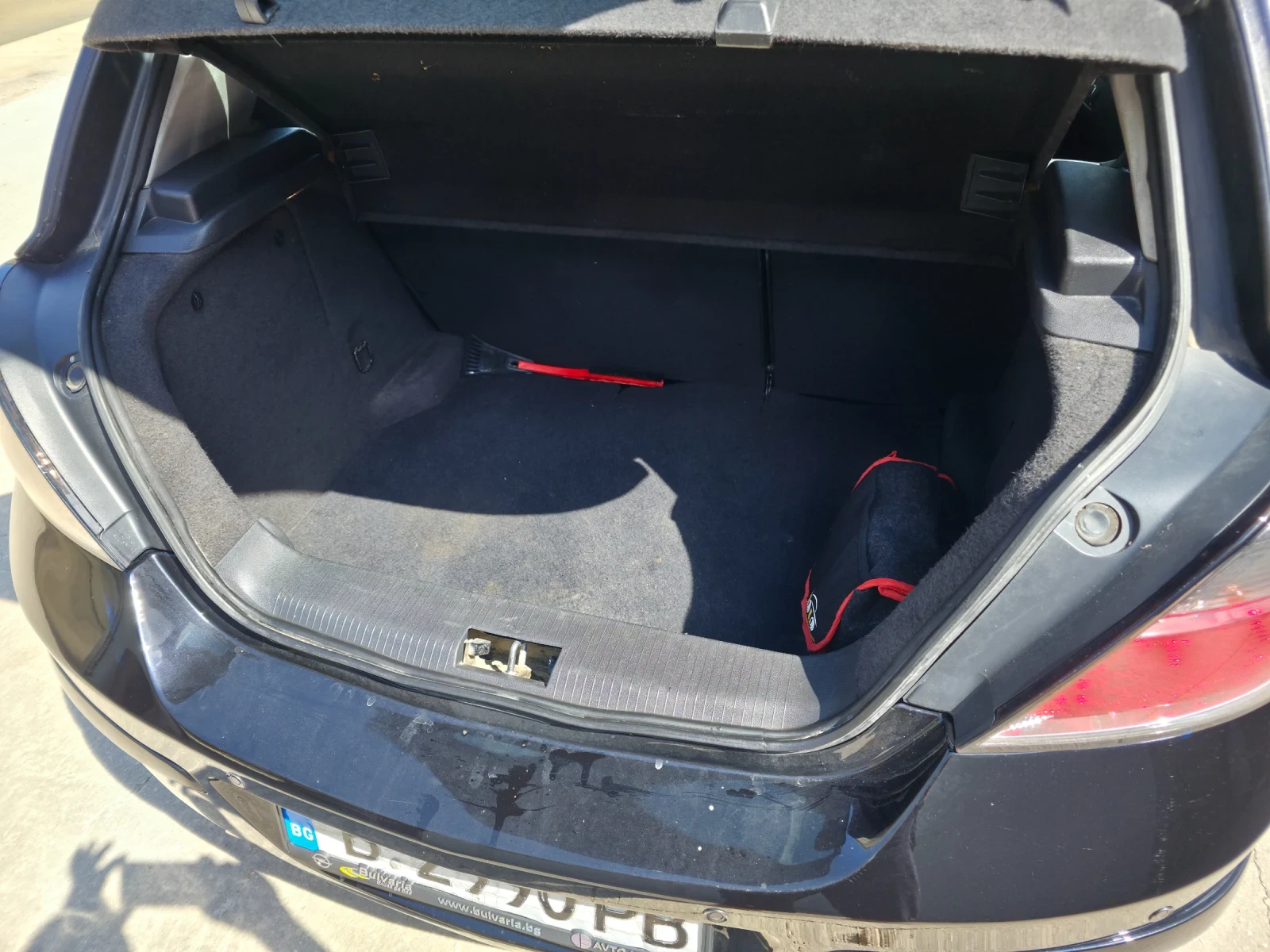 Opel Astra OPC Line 1.9 CDTI, снимка 15 - Автомобили и джипове - 55972337