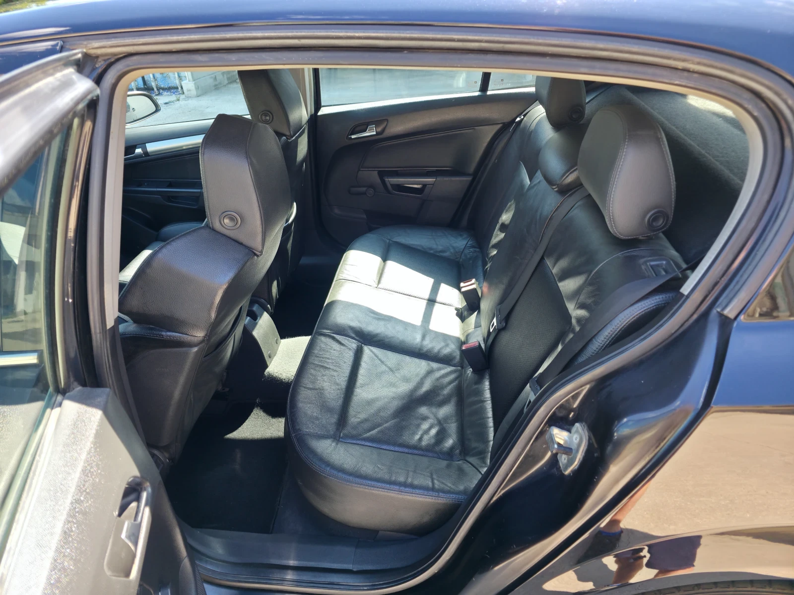 Opel Astra OPC Line 1.9 CDTI, снимка 13 - Автомобили и джипове - 55972337