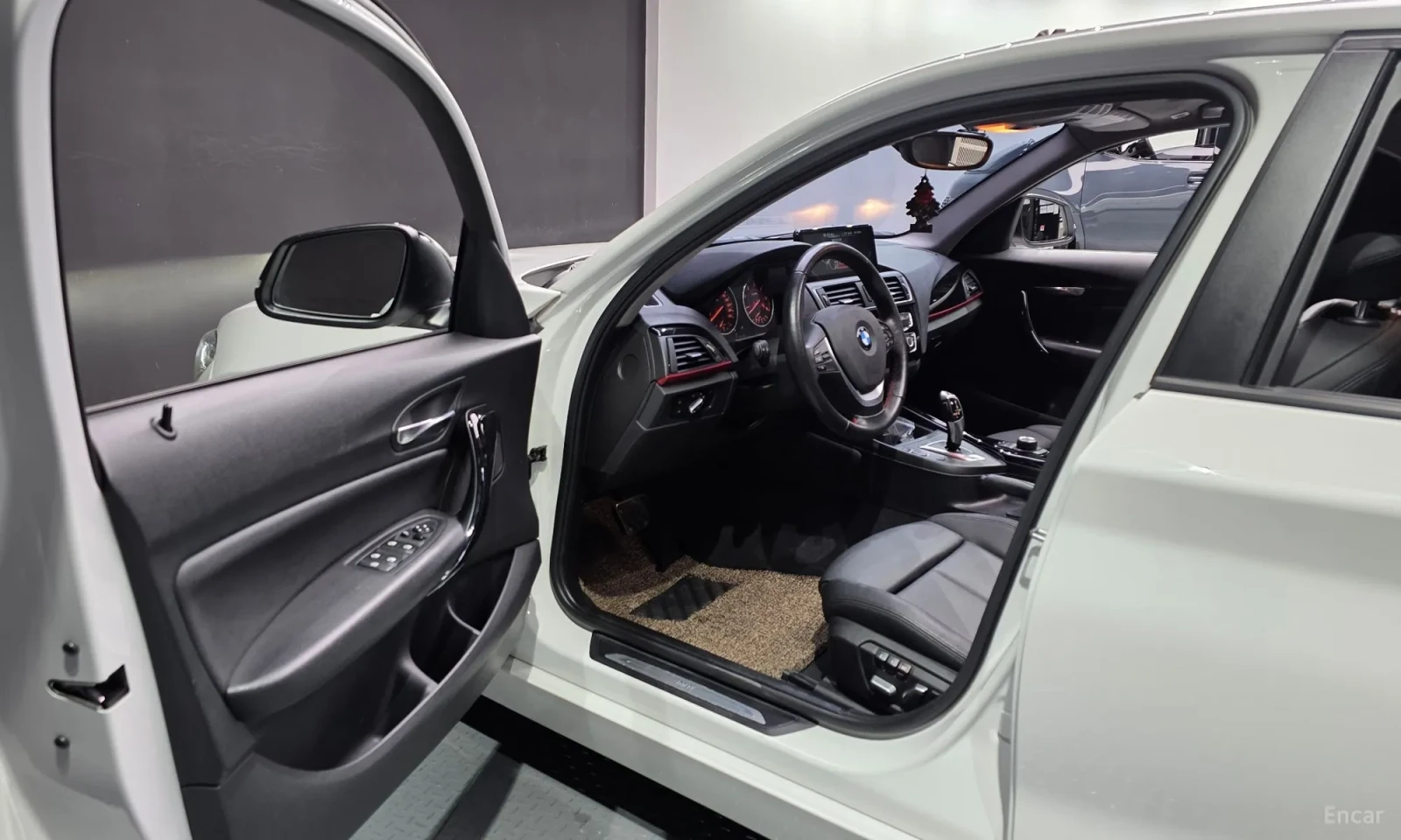 BMW 118 118d Sport 5Door, снимка 10 - Автомобили и джипове - 56205949