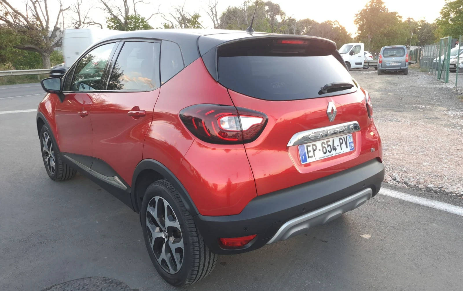 Renault Captur 1.2 TCE, снимка 4 - Автомобили и джипове - 56305158