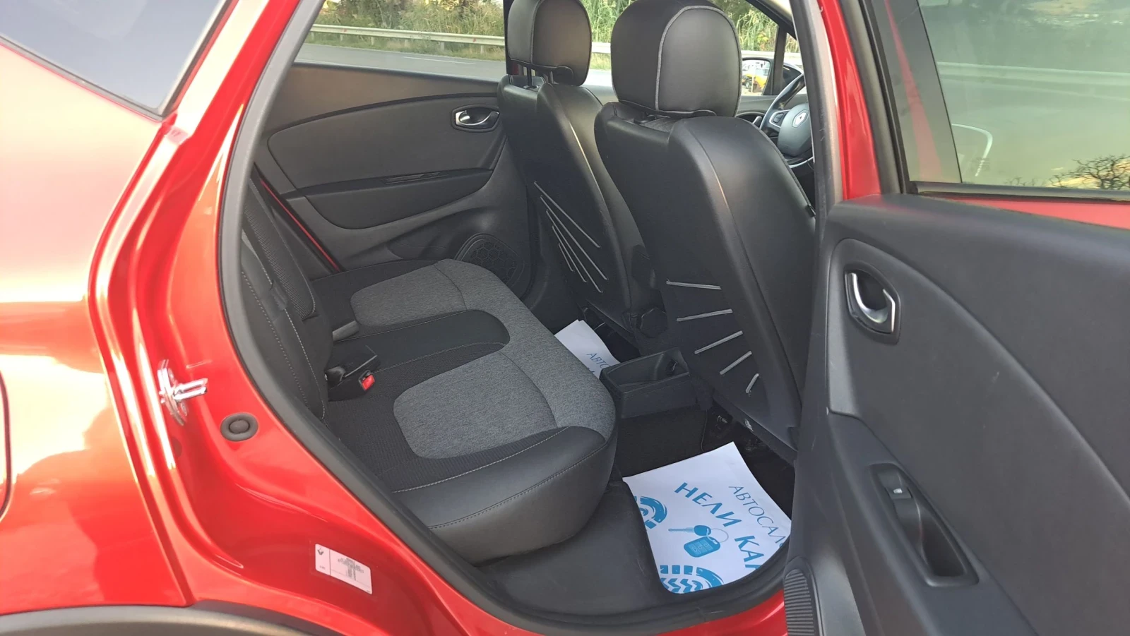 Renault Captur 1.2 TCE, снимка 14 - Автомобили и джипове - 56305158