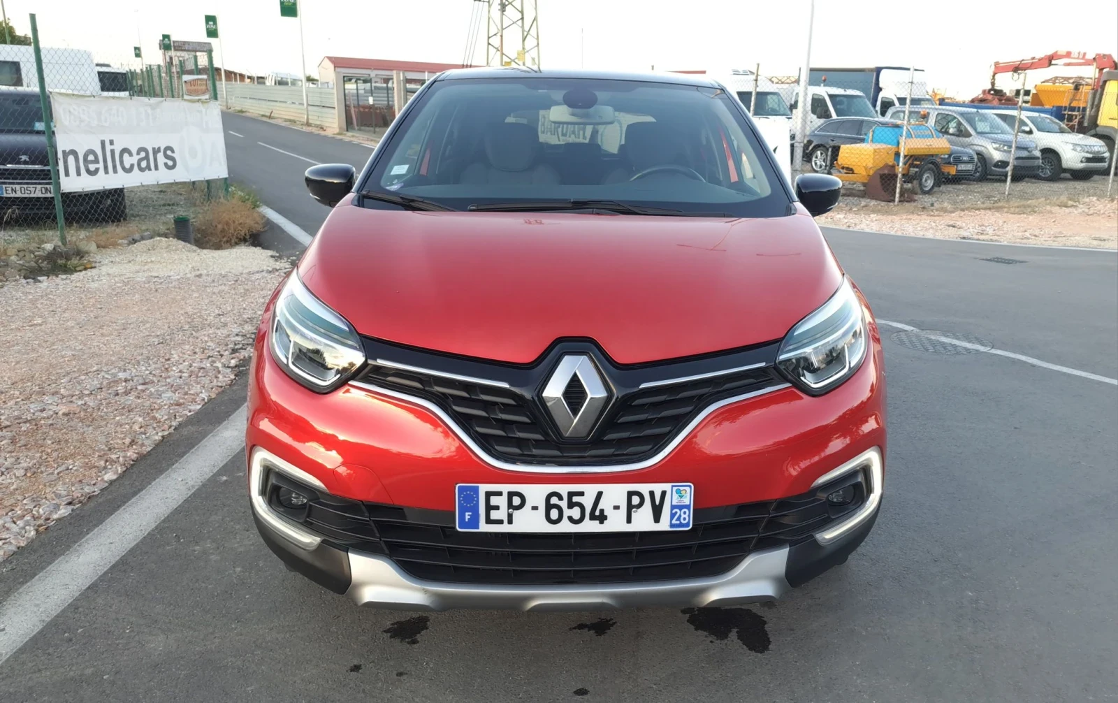 Renault Captur 1.2 TCE, снимка 2 - Автомобили и джипове - 56305158