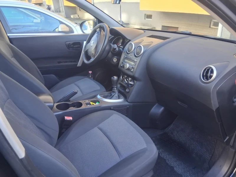 Nissan Qashqai, снимка 7 - Автомобили и джипове - 48757908