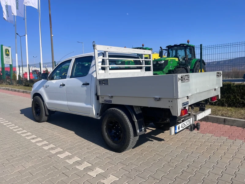 Toyota Hilux 2.5 D4D, снимка 4 - Автомобили и джипове - 49017235