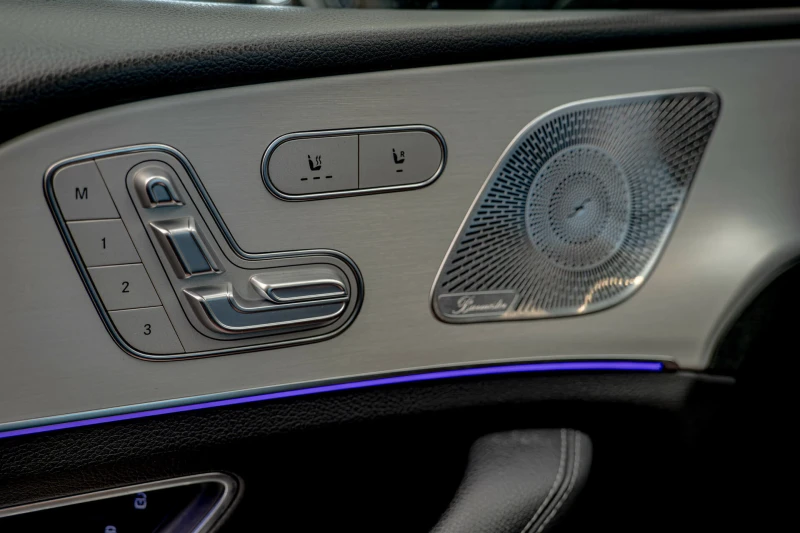 Mercedes-Benz GLE 350 de/4Matic//Virtual/Burmester/Подгрев/Панорама, снимка 13 - Автомобили и джипове - 50787537