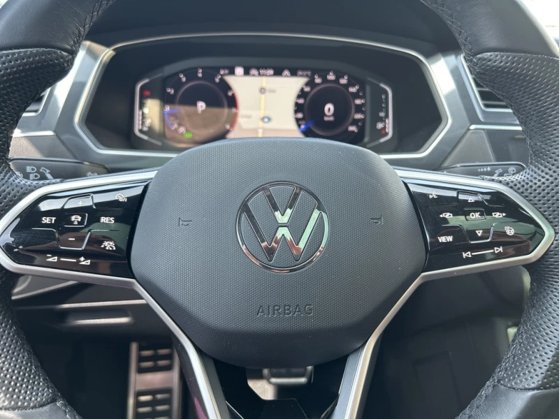 VW Tiguan Highline R-Line, снимка 10 - Автомобили и джипове - 53417490