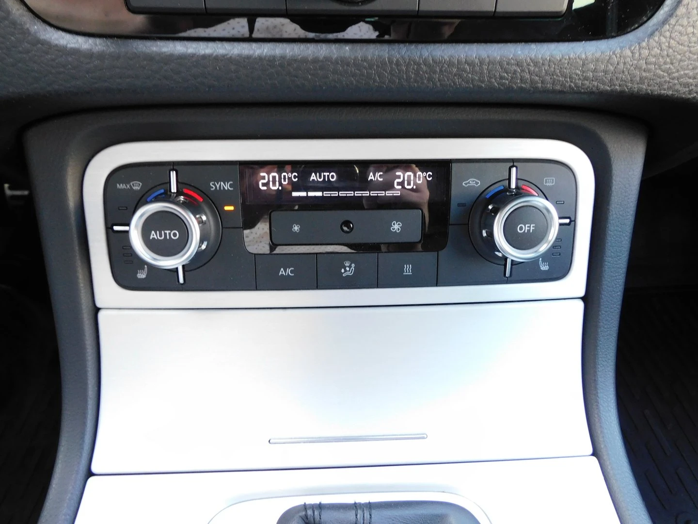 VW Touareg V6 TDI BMT 4MOTION - изображение 9