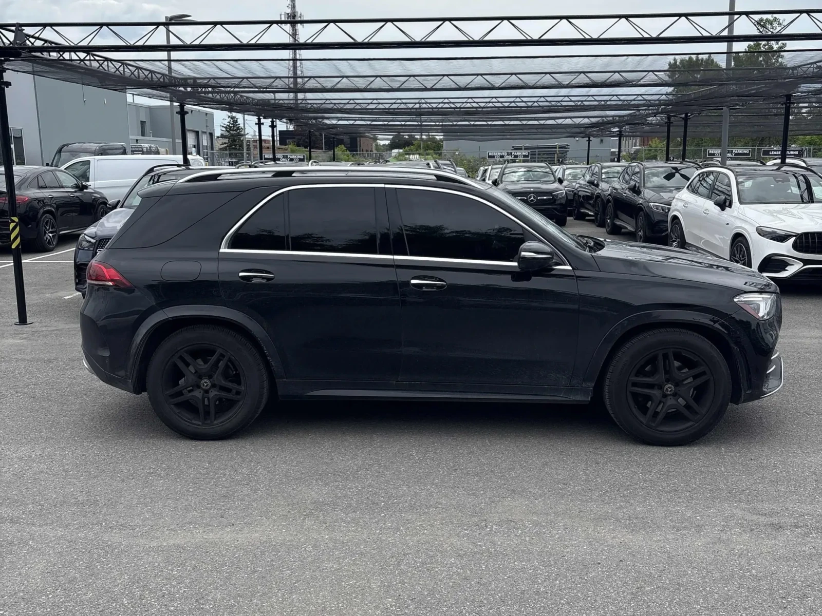 Mercedes-Benz GLE 350 4MATIC* AMG NIGHT PACKAGE* Keyless* Панорама , снимка 4 - Автомобили и джипове - 55014963