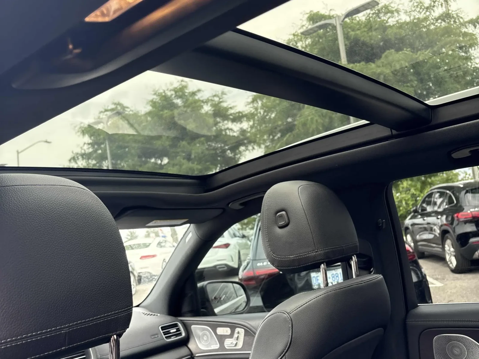 Mercedes-Benz GLE 350 4MATIC* AMG NIGHT PACKAGE* Keyless* Панорама , снимка 12 - Автомобили и джипове - 55014963