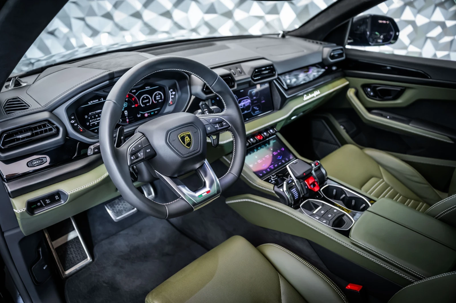 Lamborghini Urus SE* Akrapovic* B&O* Pano* Full* ЛИЗИНГ , снимка 9 - Автомобили и джипове - 56270537