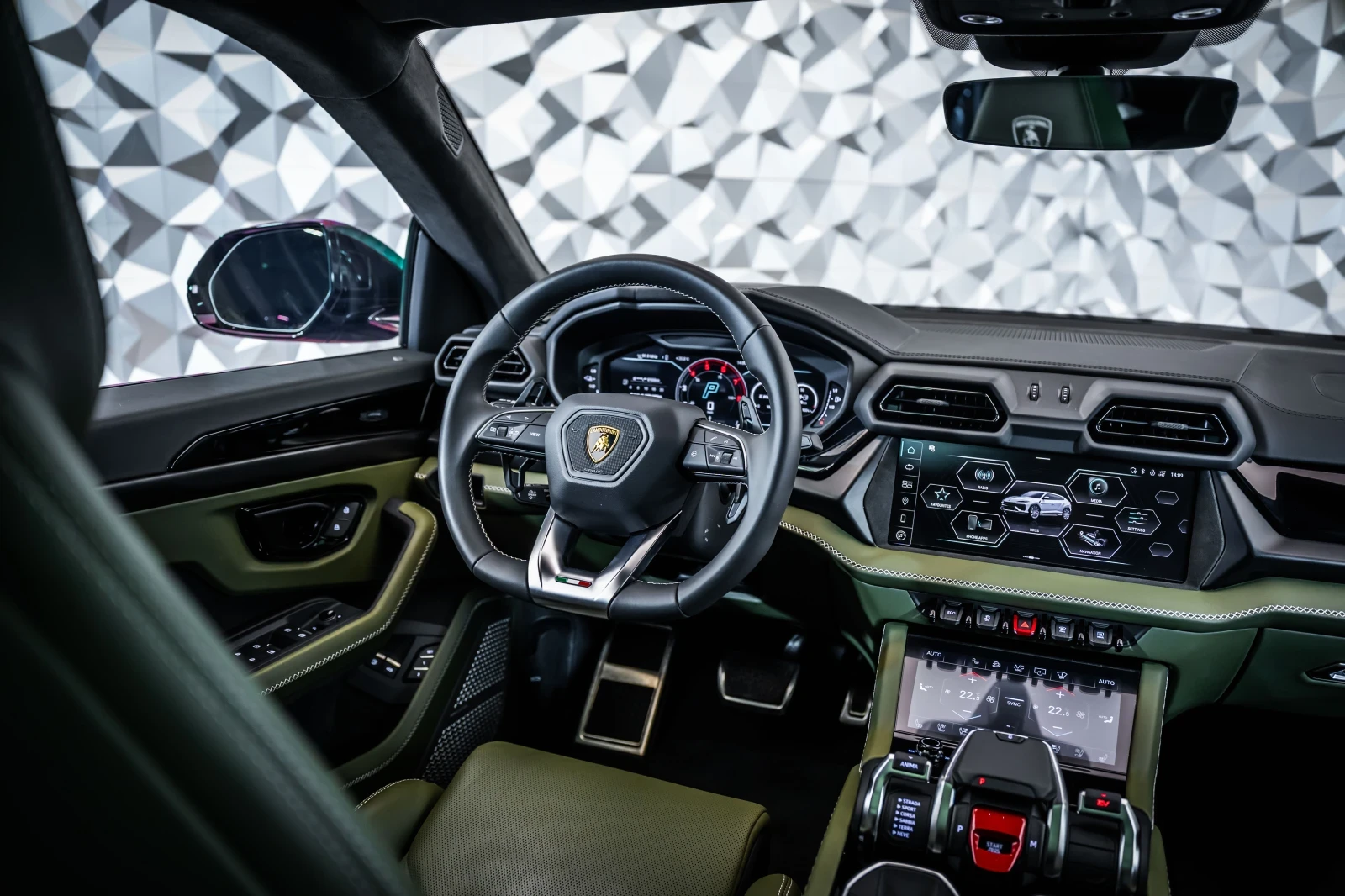 Lamborghini Urus SE* Akrapovic* B&O* Pano* Full* ЛИЗИНГ , снимка 11 - Автомобили и джипове - 56270537