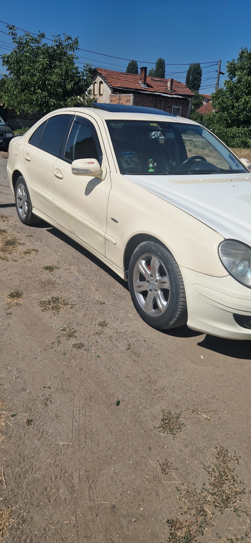 Mercedes-Benz E 200, снимка 3 - Автомобили и джипове - 47802072