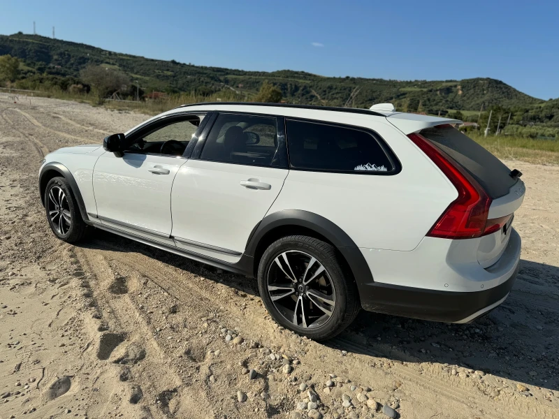 Volvo V90 Cross Country, снимка 2 - Автомобили и джипове - 47913773