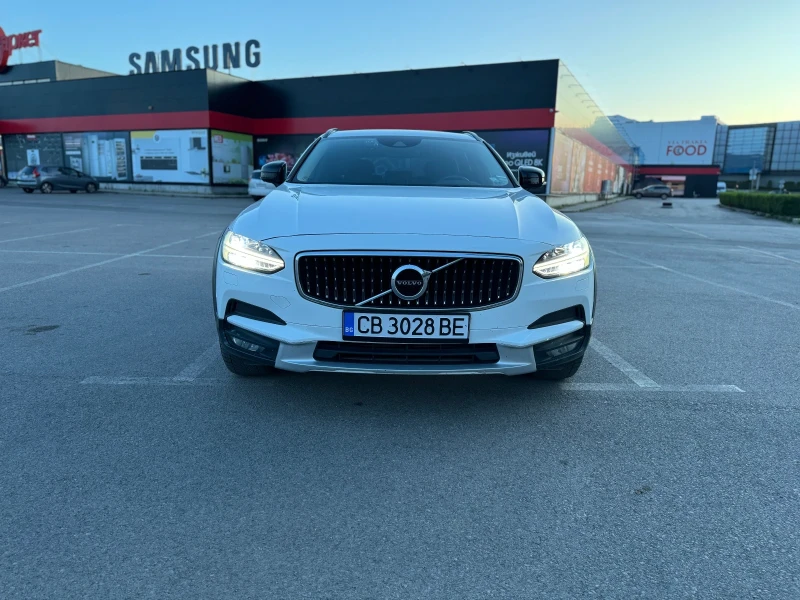 Volvo V90 Cross Country, снимка 8 - Автомобили и джипове - 47913773