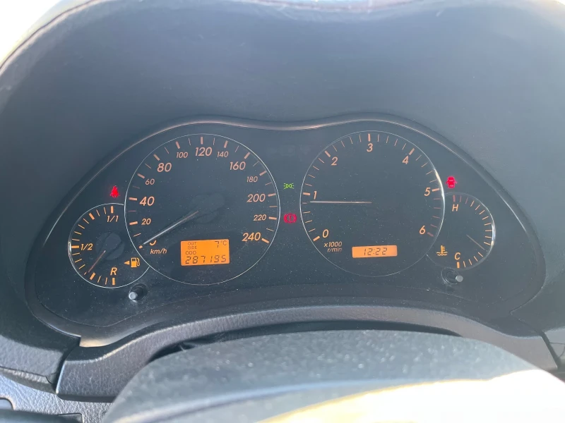 Toyota Avensis, снимка 10 - Автомобили и джипове - 52551308