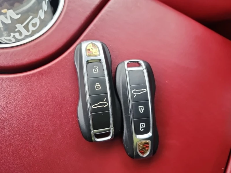 Porsche Panamera * 4 E HYBRID * CARFAX * Червена кожа* Панорама, снимка 6 - Автомобили и джипове - 53448420