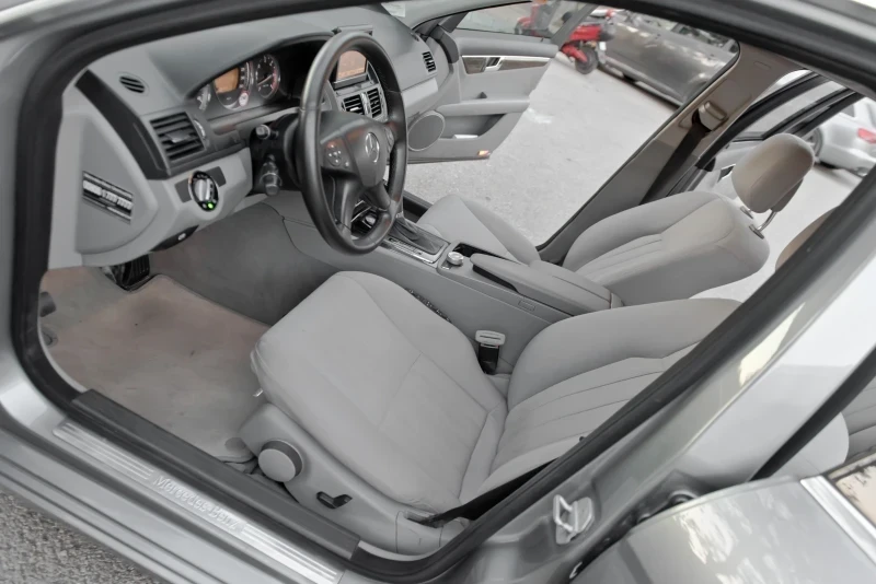 Mercedes-Benz C 320 3.0 - изображение 10