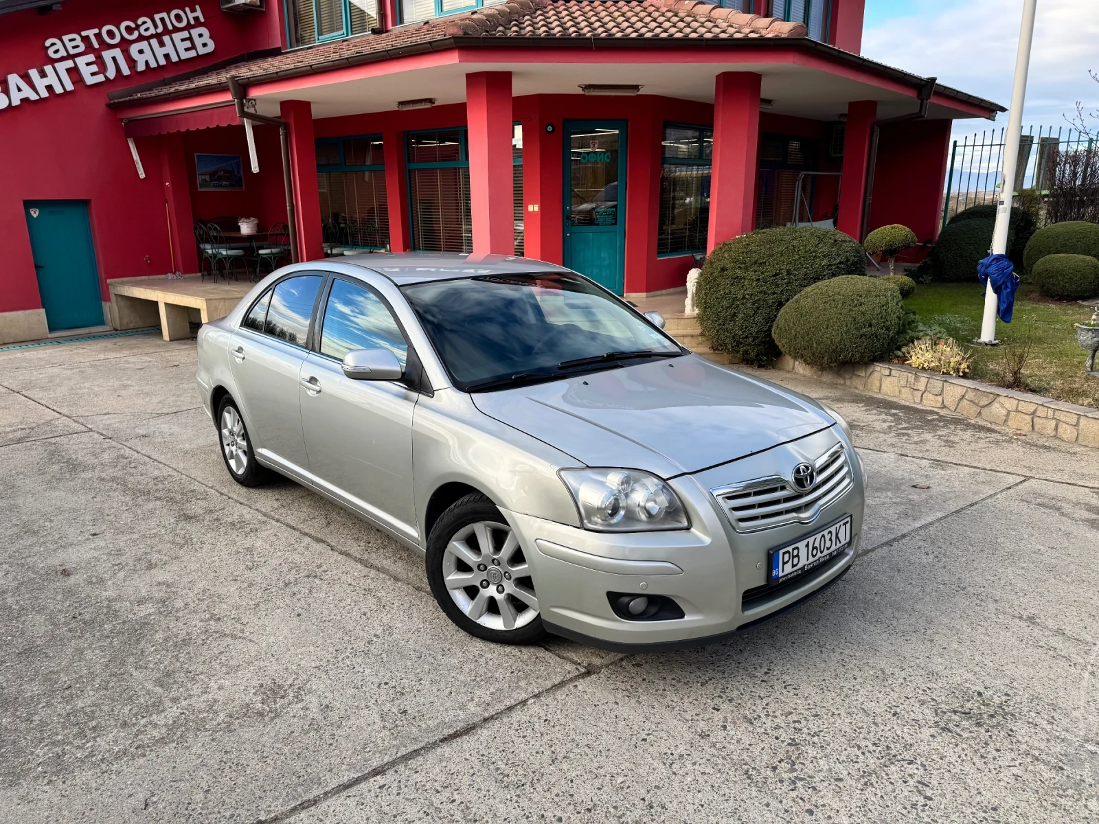 Toyota Avensis 2.2 D-4D - изображение 10