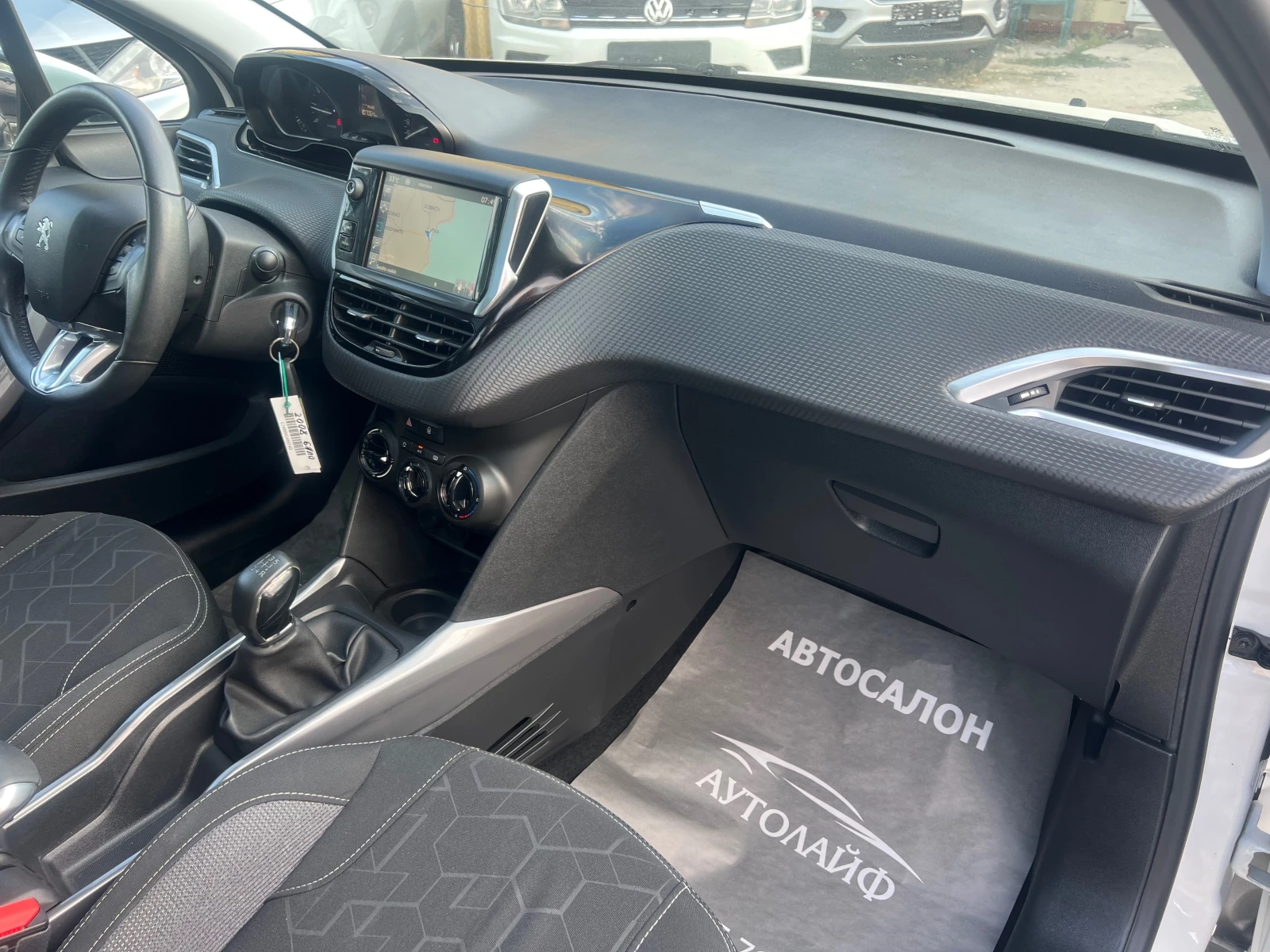 Peugeot 2008 PureTech Allure PANORAMA NAVI - изображение 10