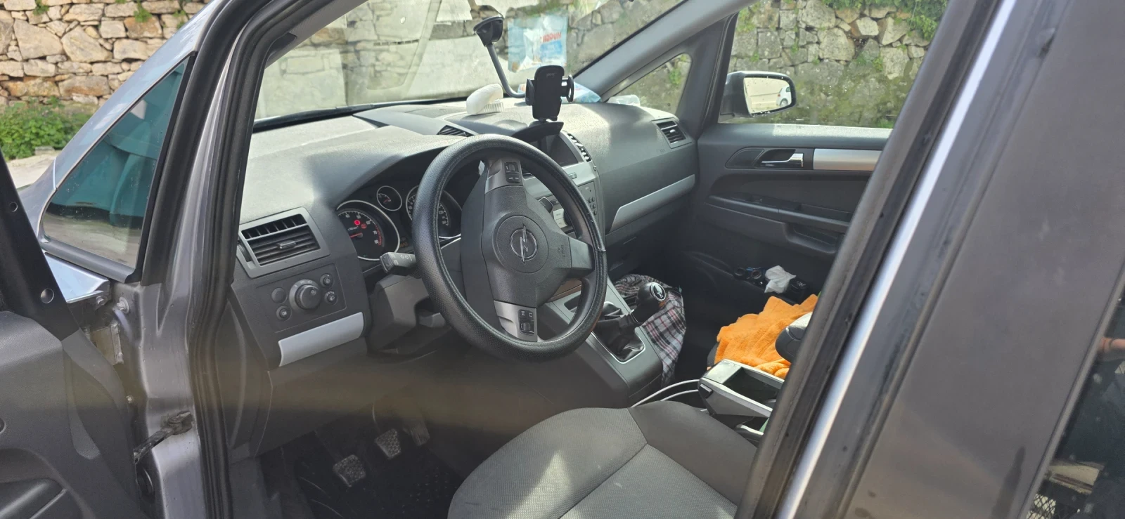 Opel Zafira продавам си Автомобила в добро състояние 1.6 бензи, снимка 12 - Автомобили и джипове - 54078085