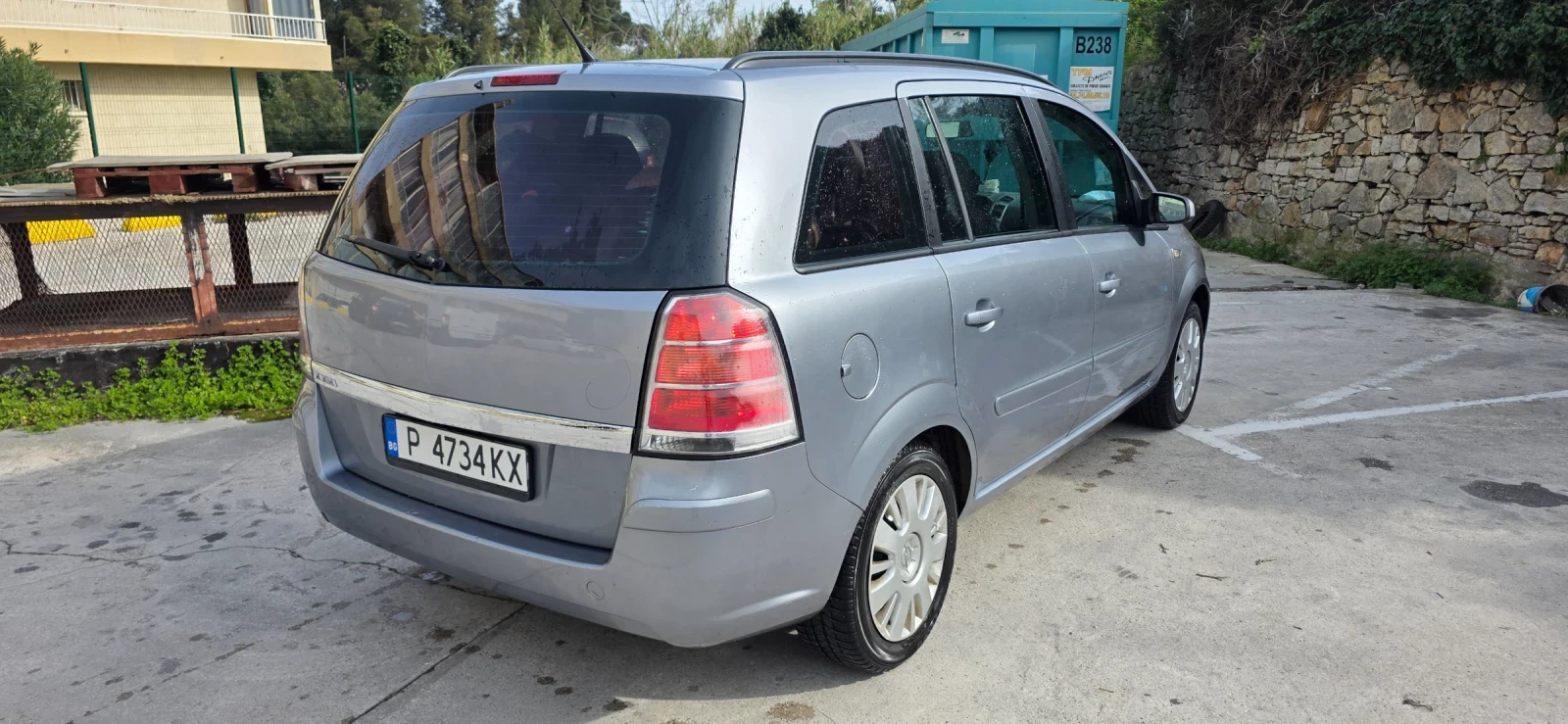 Opel Zafira продавам си Автомобила в добро състояние 1.6 бензи, снимка 5 - Автомобили и джипове - 54078085