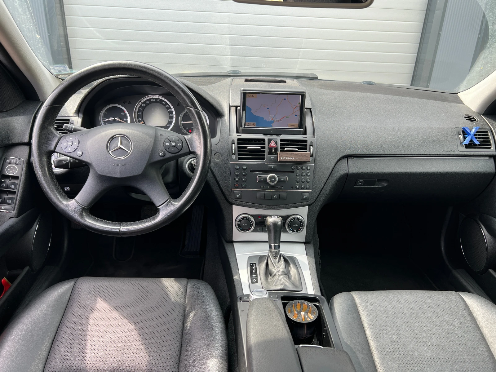 Mercedes-Benz C 220, снимка 10 - Автомобили и джипове - 54184116