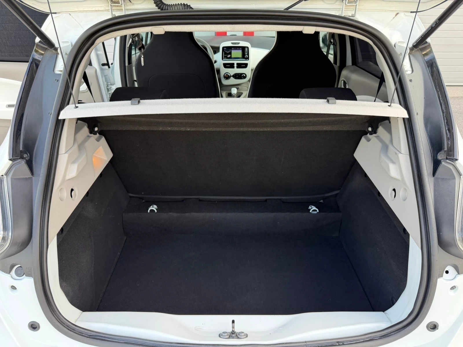 Renault Zoe 23.3KWh AUTOMATIK START STOP NAVI KLIMATRONIK, снимка 10 - Автомобили и джипове - 54793427