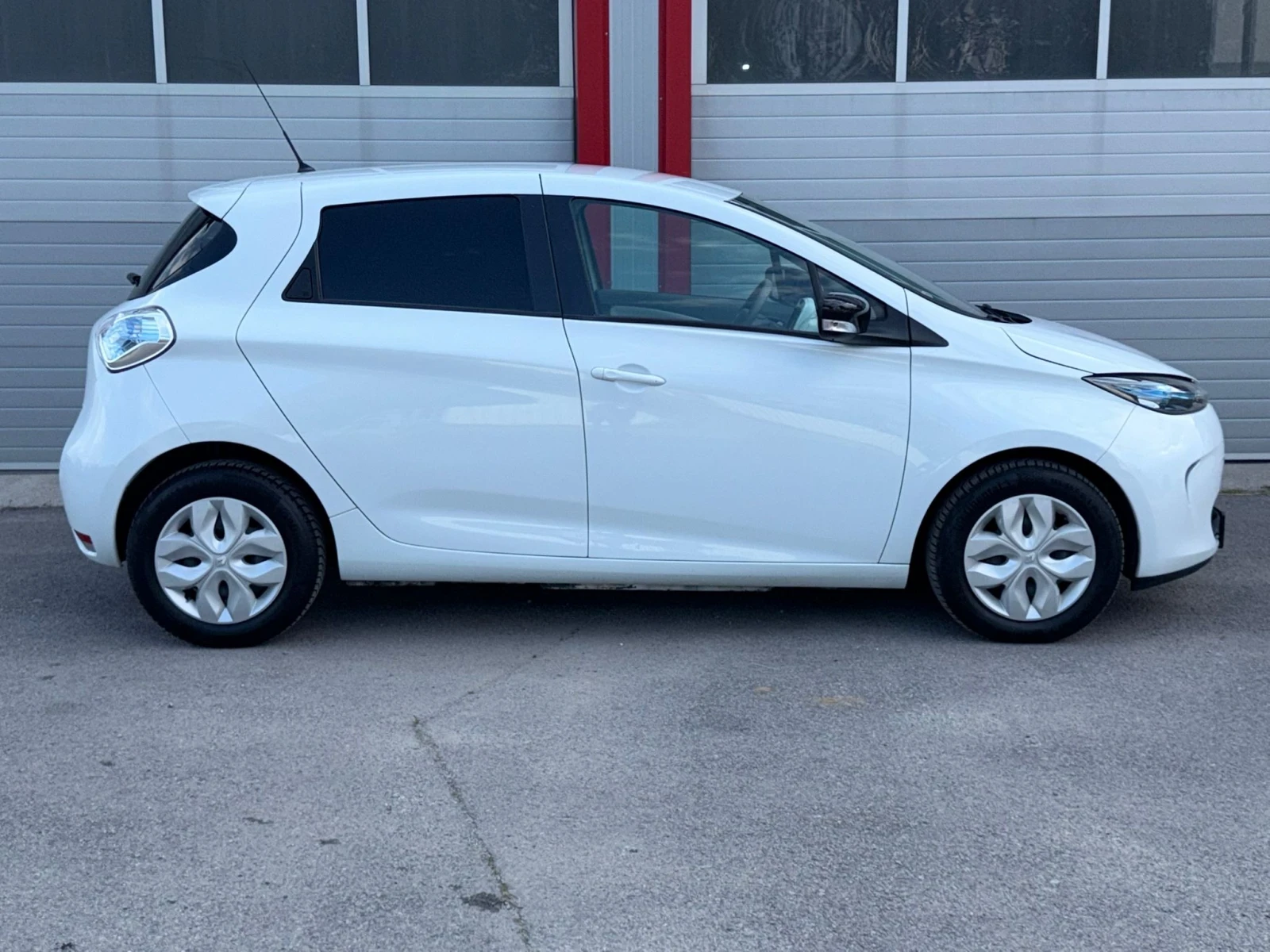 Renault Zoe 23.3KWh AUTOMATIK START STOP NAVI KLIMATRONIK, снимка 7 - Автомобили и джипове - 54793427