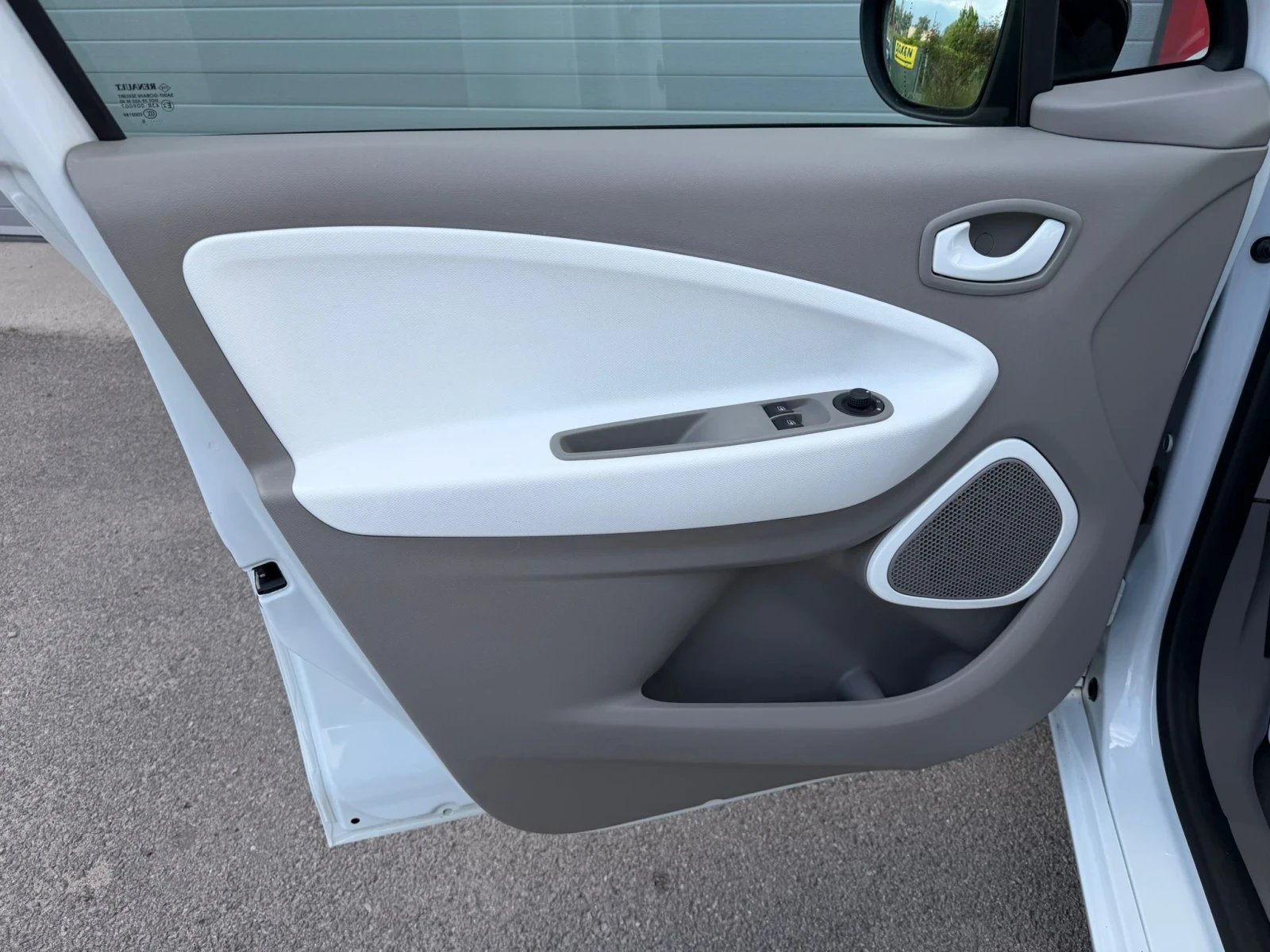 Renault Zoe 23.3KWh AUTOMATIK START STOP NAVI KLIMATRONIK, снимка 11 - Автомобили и джипове - 54793427