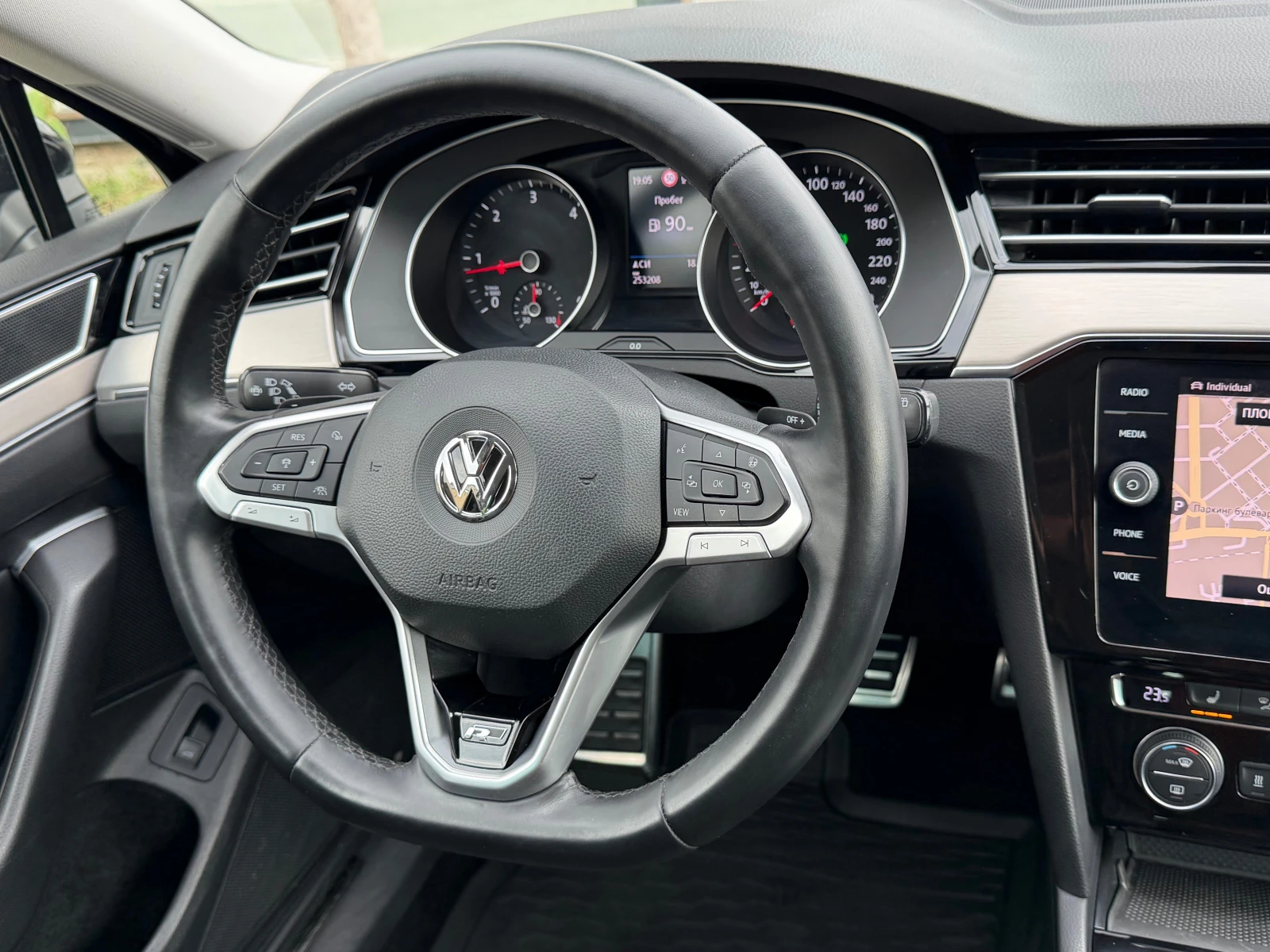 VW Passat 2.0TDI-190ps, 4-MOTION, R LINE, FACE, LED, DISTR, , снимка 11 - Автомобили и джипове - 56163596