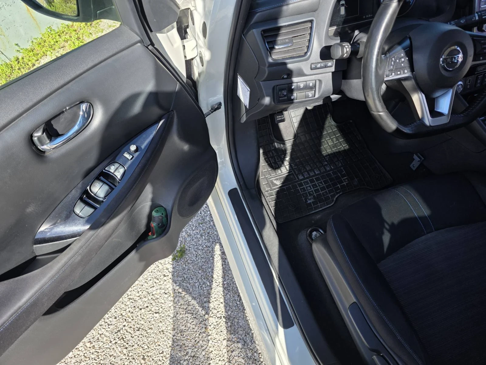 Nissan Leaf  Термопомпа, 360* камери, защити, 100% бат.като нов, снимка 6 - Автомобили и джипове - 56345807