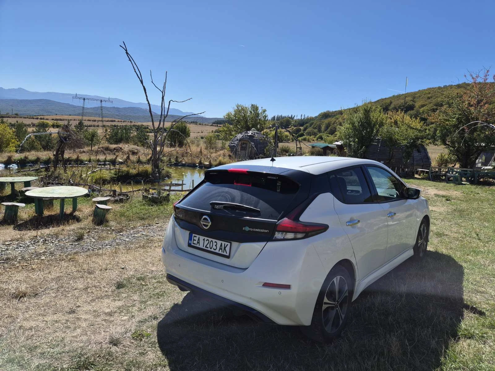 Nissan Leaf  Термопомпа, 360* камери, защити, 100% бат.като нов, снимка 3 - Автомобили и джипове - 56345807