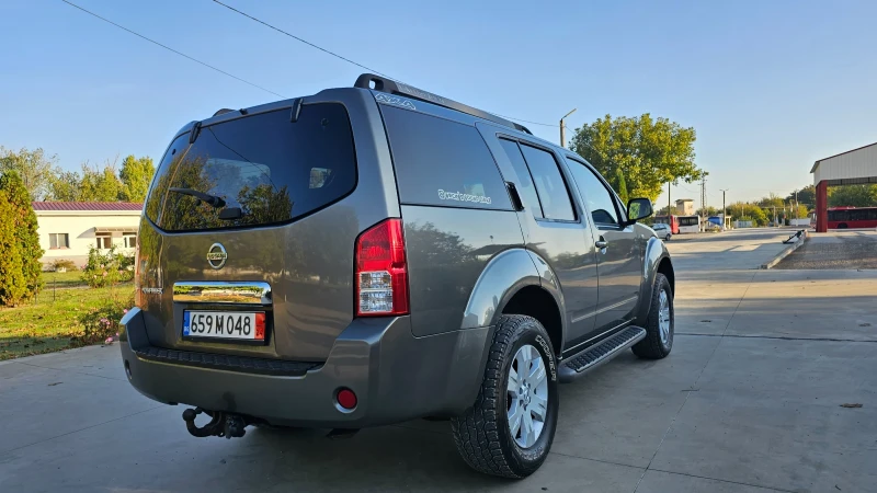 Nissan Pathfinder 2.5DCI, снимка 8 - Автомобили и джипове - 47632364