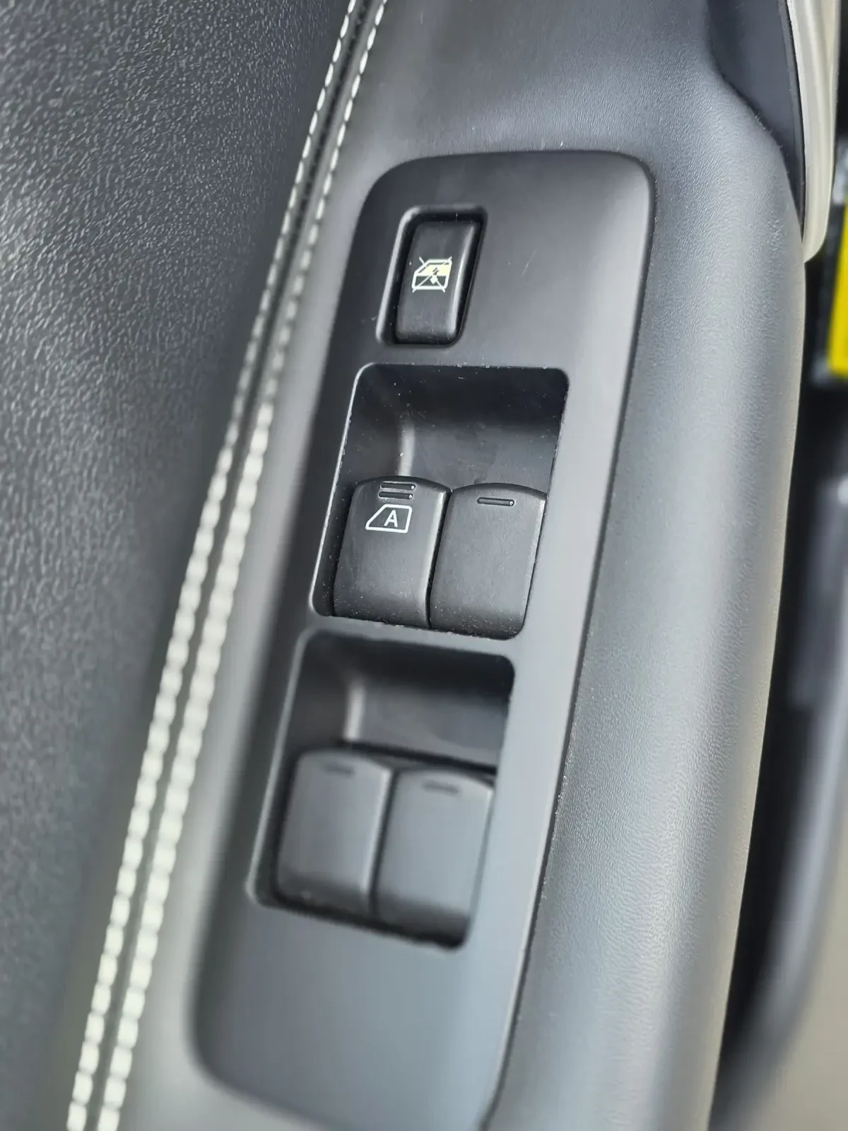 Nissan Qashqai Tekna 2.0i 6 скорости/Bose/Панорама/Keyless/Кожа, снимка 16 - Автомобили и джипове - 53976992