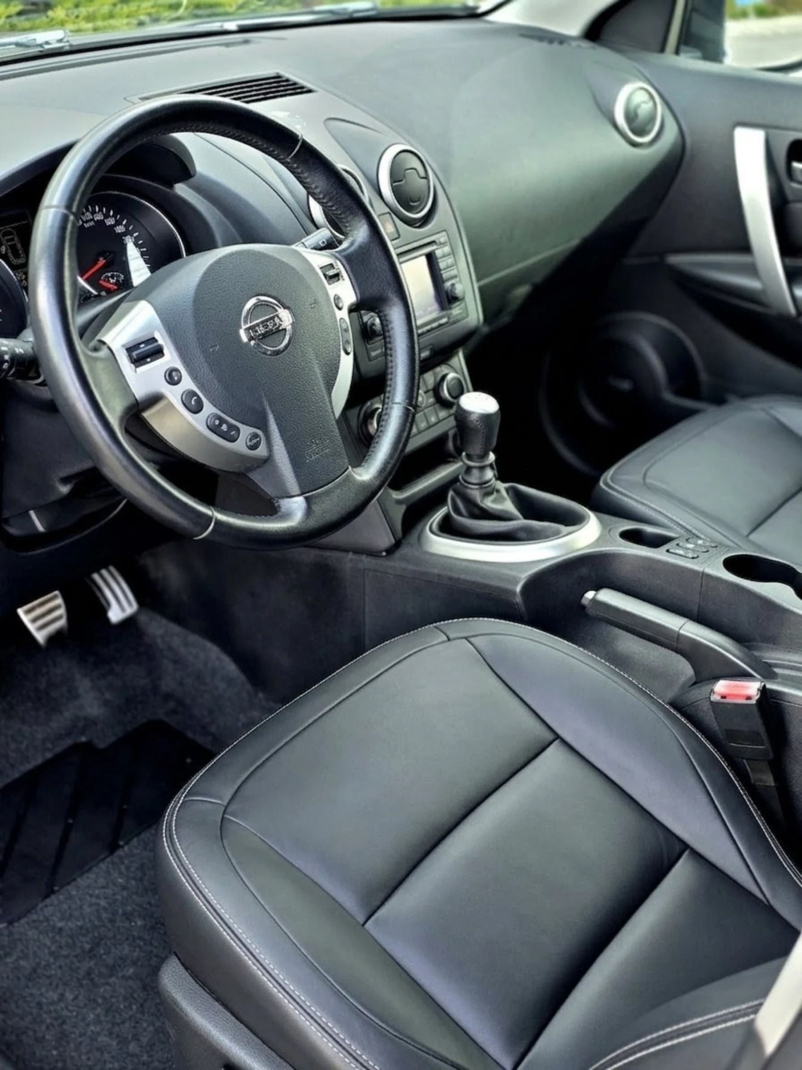 Nissan Qashqai Tekna 2.0i 6 скорости/Bose/Панорама/Keyless/Кожа, снимка 7 - Автомобили и джипове - 53976992