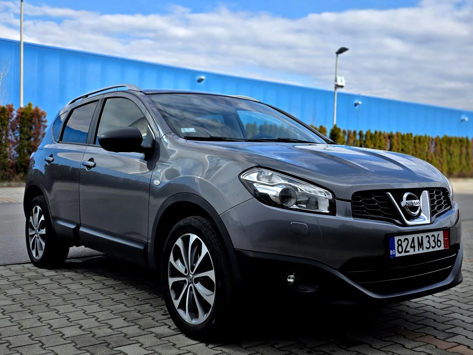 Nissan Qashqai Tekna 2.0i 6 скорости/Bose/Панорама/Keyless/Кожа, снимка 2 - Автомобили и джипове - 53976992