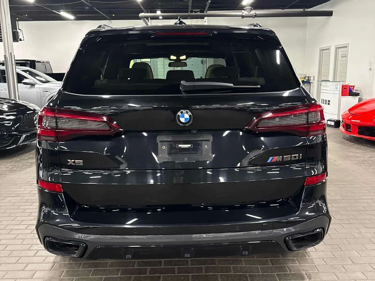 BMW X5 * M50i * ЛАЗЕР * ОБДУХВАНЕ * ДИСТРОНИК * H/K, снимка 4 - Автомобили и джипове - 54393645