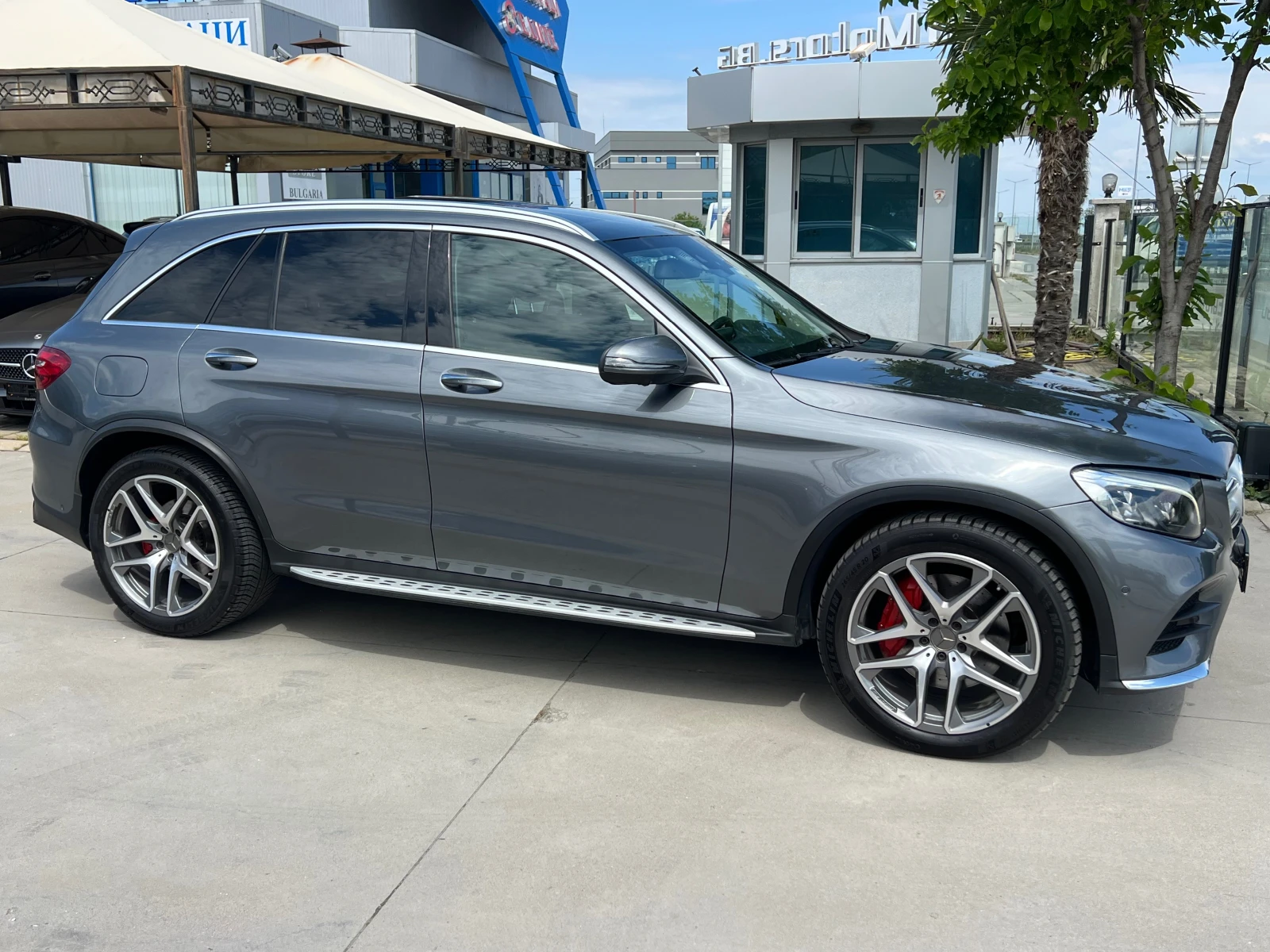Mercedes-Benz GLC 250 d, 9G, AMG 53, PANO, DISTR, CAMERA-360, KEY-GO, ME, снимка 4 - Автомобили и джипове - 54628706