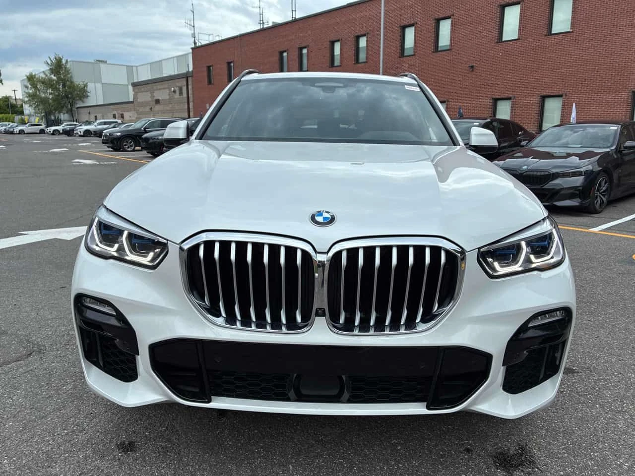 BMW X5 xDrive50i M SPORT/ОБДУХВАНЕ/ПАНОРАМА/ДИСТРОНИК/360, снимка 2 - Автомобили и джипове - 55073514