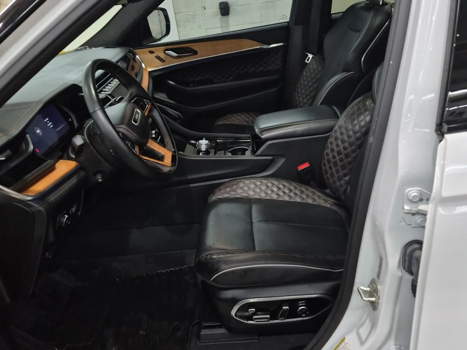 Jeep Grand cherokee SUMMIT * 5.7 HEMI * БЕЗ ИНЦИДЕНТИ * 1 СОБСТВЕНИК *, снимка 6 - Автомобили и джипове - 55105454
