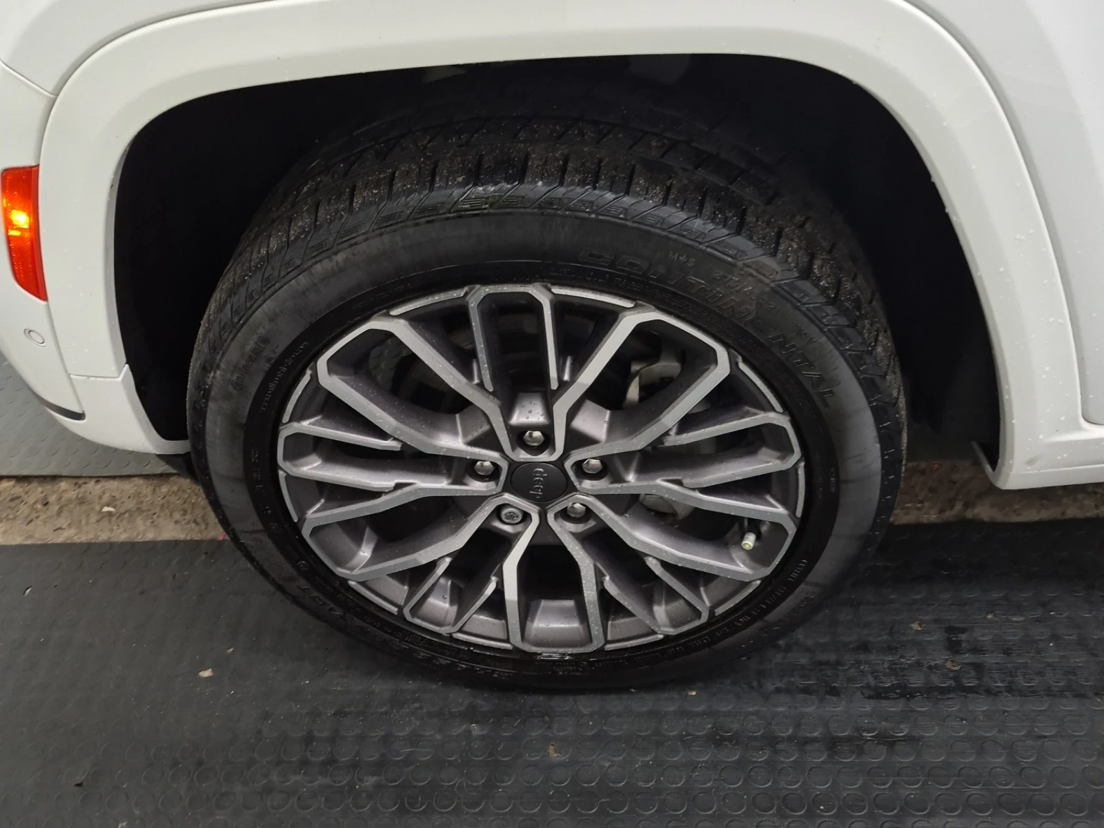 Jeep Grand cherokee SUMMIT * 5.7 HEMI * БЕЗ ИНЦИДЕНТИ * 1 СОБСТВЕНИК *, снимка 14 - Автомобили и джипове - 55105454