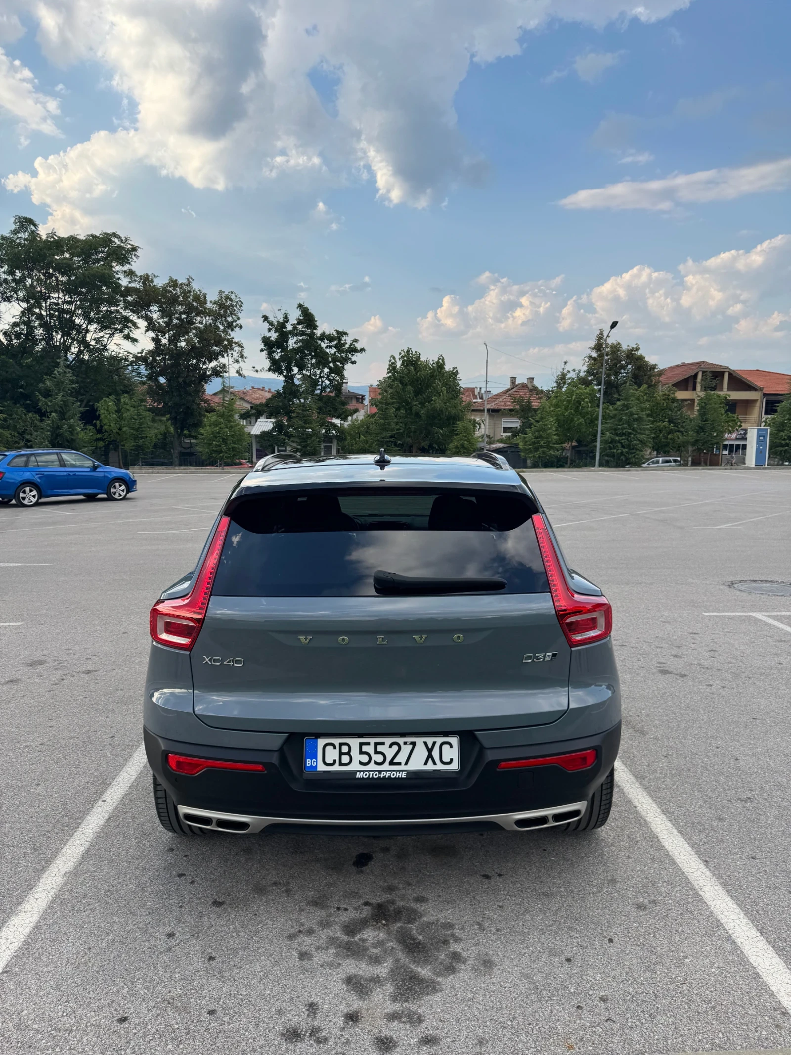 Volvo XC40 D3* * R DESIGN* * 4X4, снимка 4 - Автомобили и джипове - 55326532