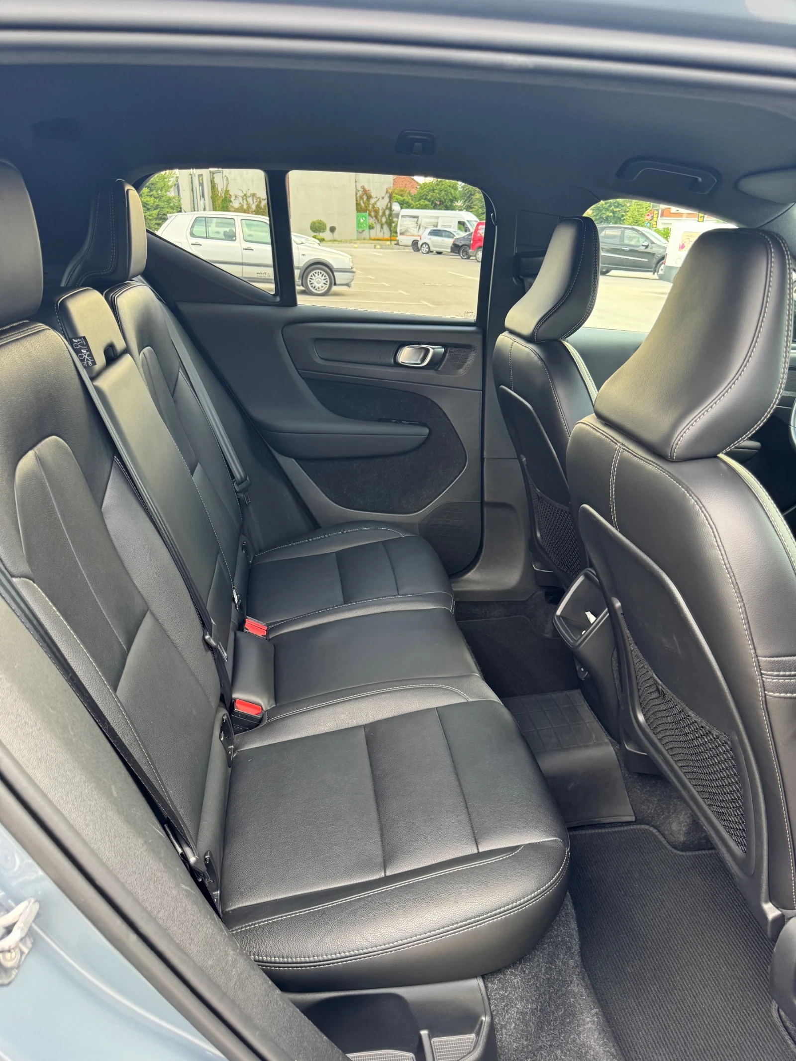 Volvo XC40 D3* * R DESIGN* * 4X4, снимка 12 - Автомобили и джипове - 55326532