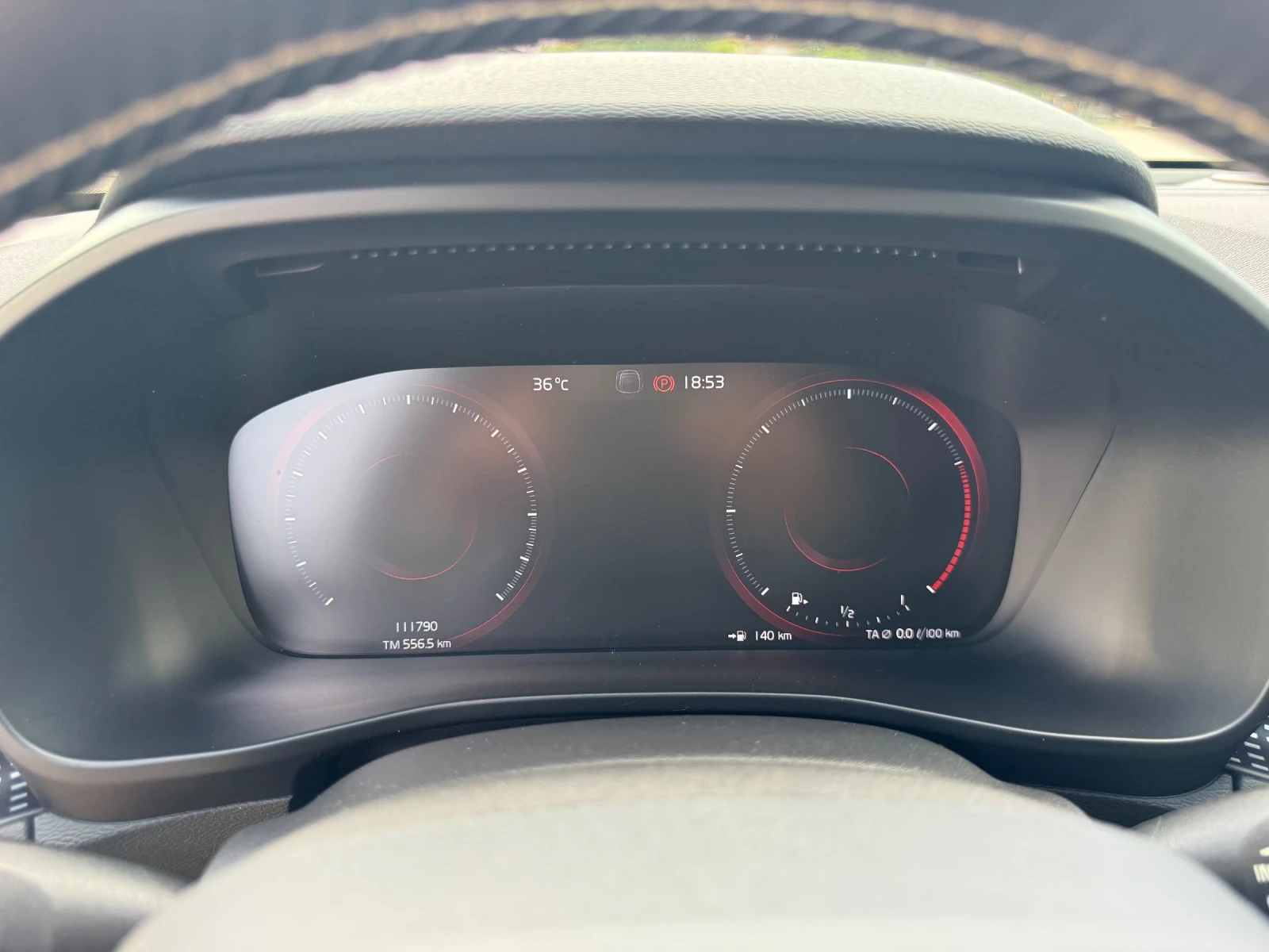 Volvo XC40 D3* * R DESIGN* * 4X4, снимка 15 - Автомобили и джипове - 55326532