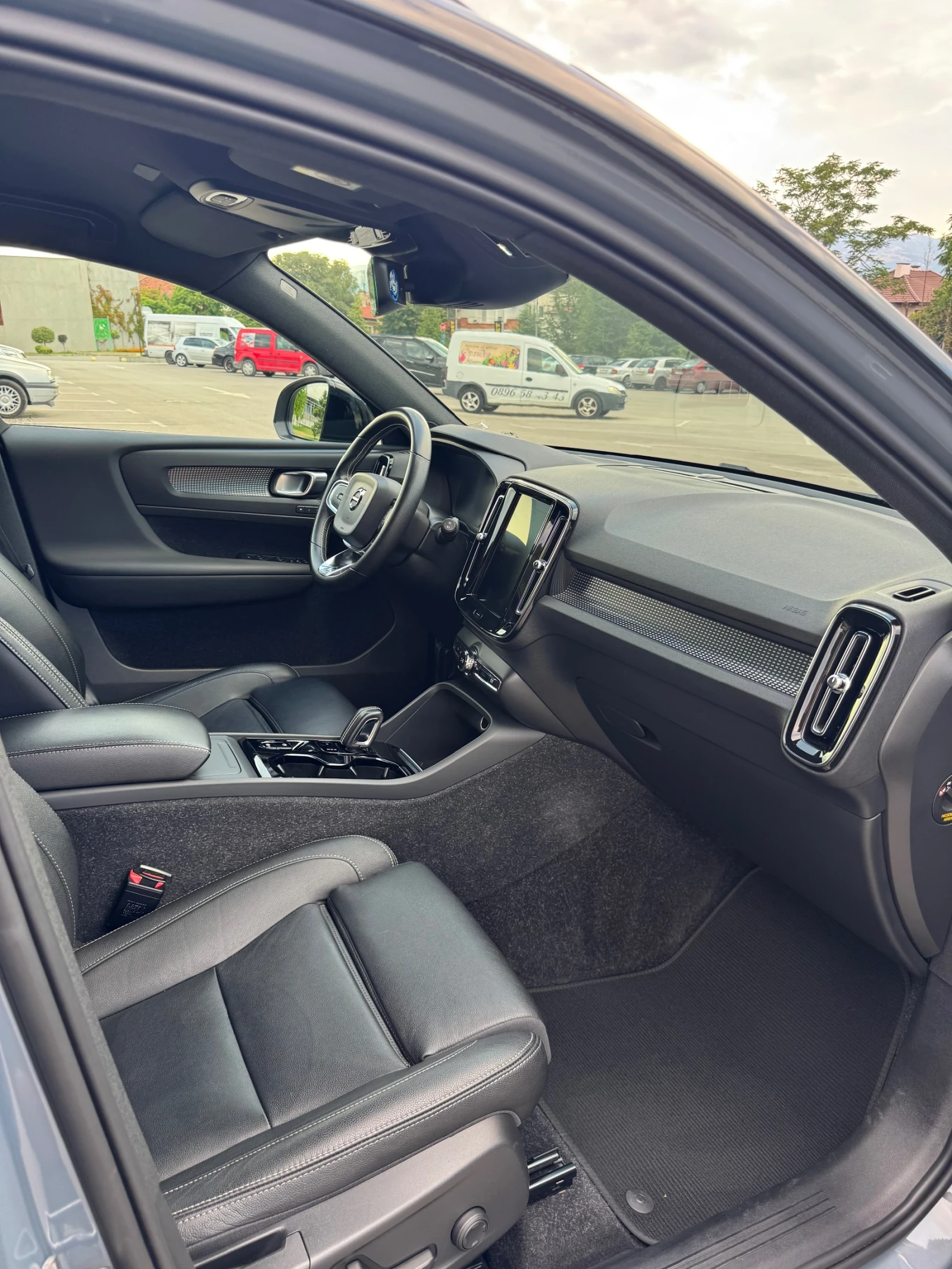 Volvo XC40 D3* * R DESIGN* * 4X4, снимка 10 - Автомобили и джипове - 55326532
