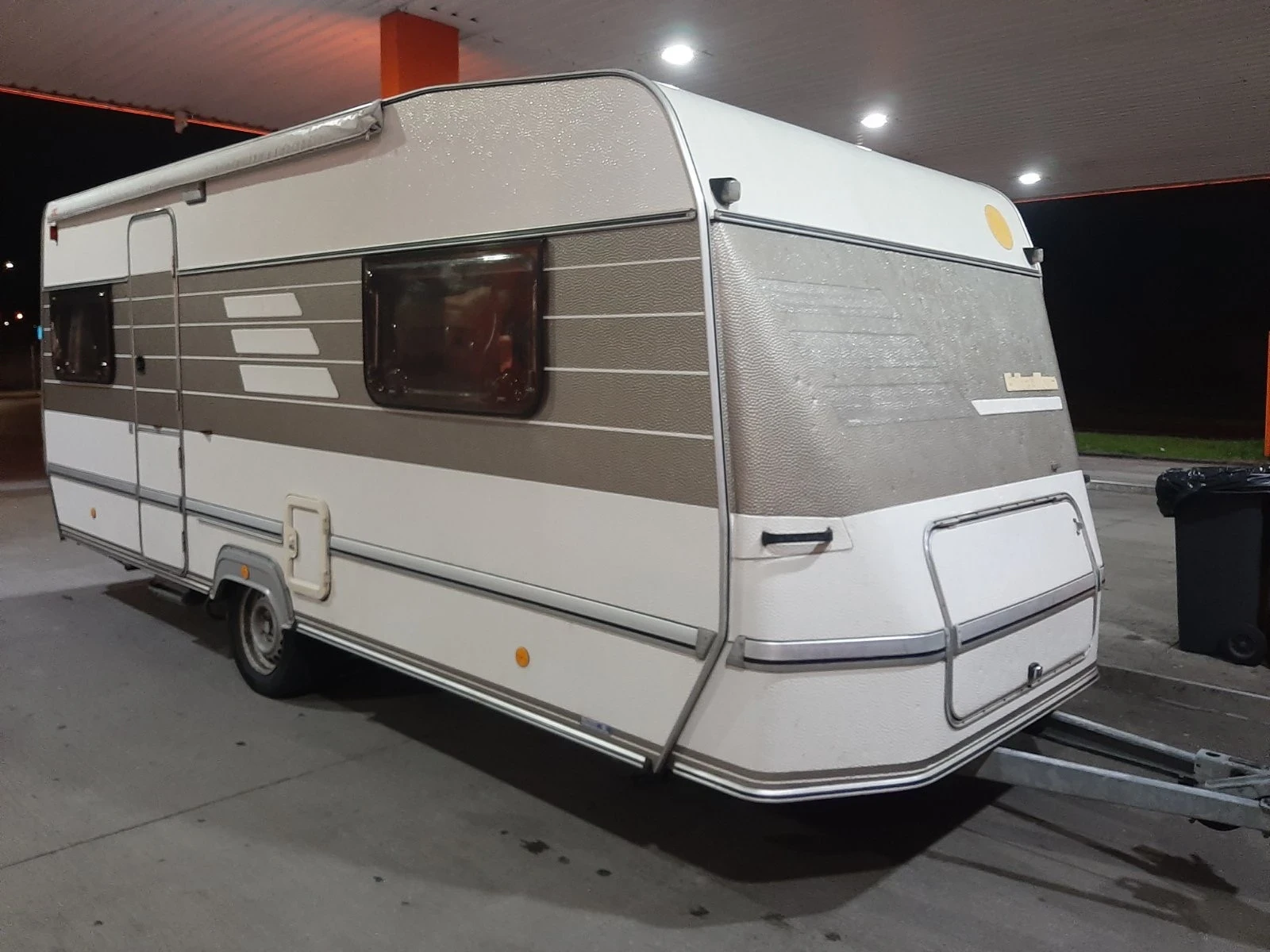 Каравана HYMER / ERIBA NOVA, снимка 4 - Каравани и кемпери - 53995880