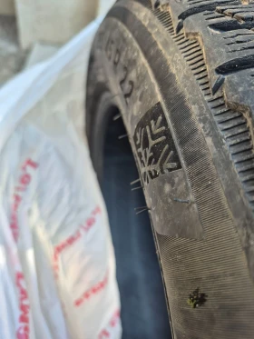 Гуми Зимни 285/45R22, снимка 6