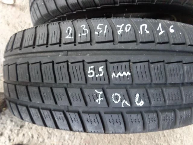 Гуми Зимни 235/70R16, снимка 3 - Гуми и джанти - 15101339