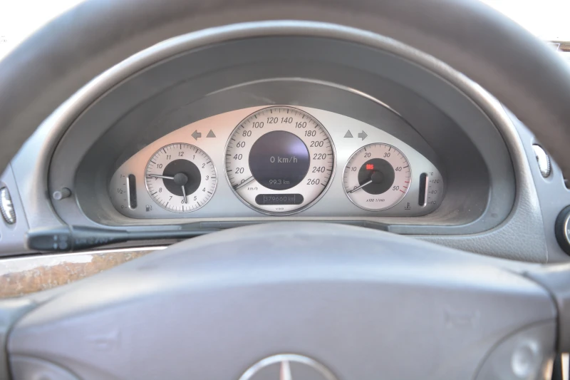 Mercedes-Benz E 320 3.2 CDI, снимка 8 - Автомобили и джипове - 51293521